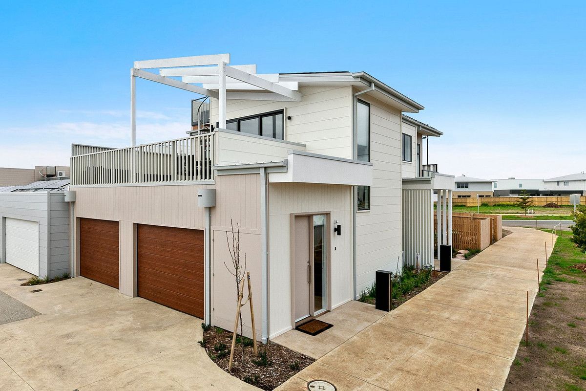 2 bedrooms Townhouse in 29 Scott Avenue TORQUAY VIC, 3228