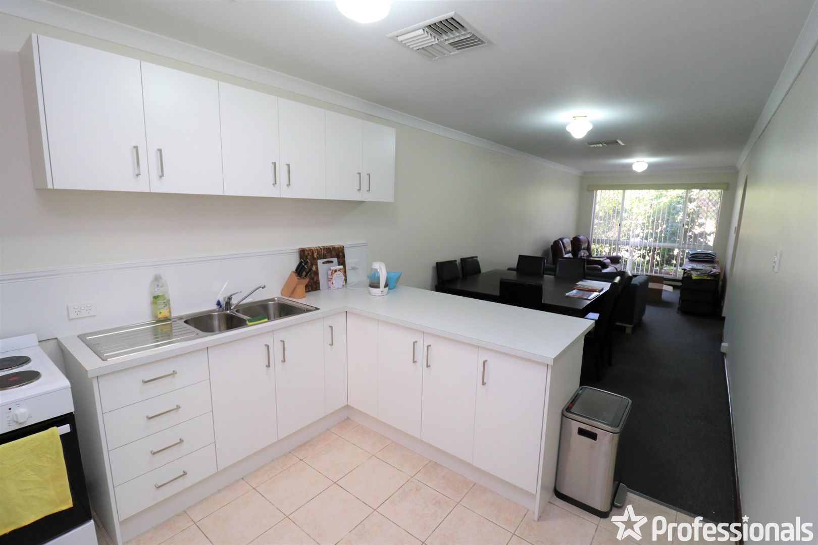 12/2 Glastonbury Road, Armadale WA 6112, Image 1