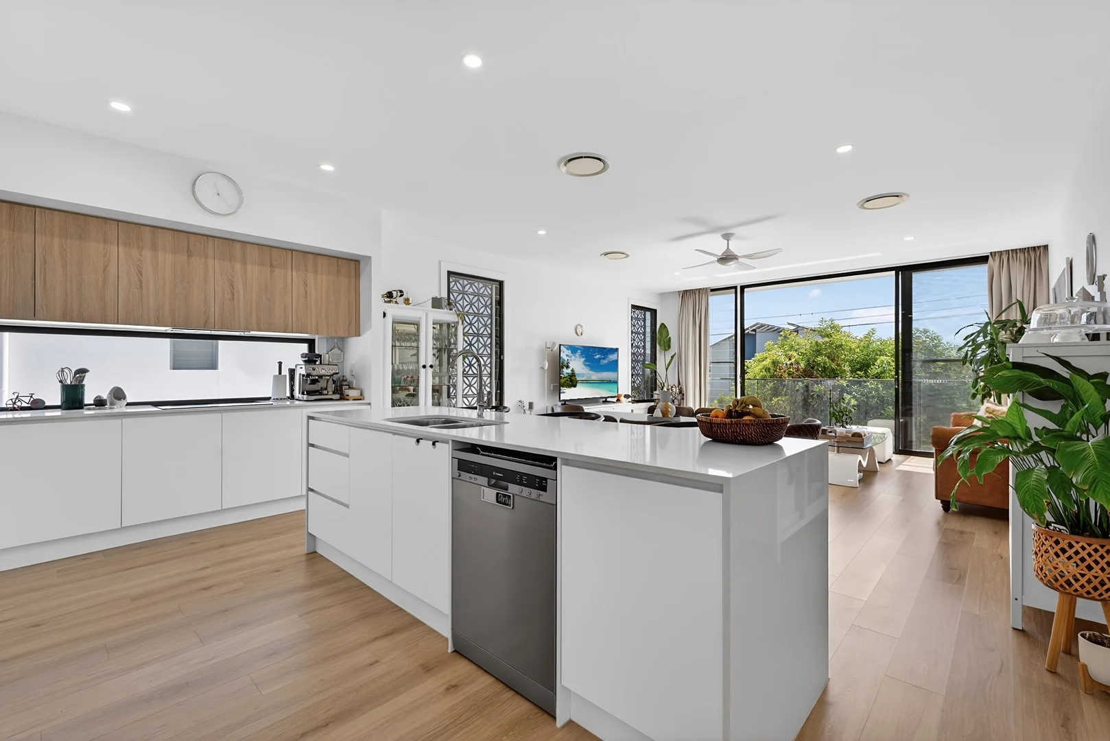 8A Mallard Avenue, Paradise Point QLD 4216