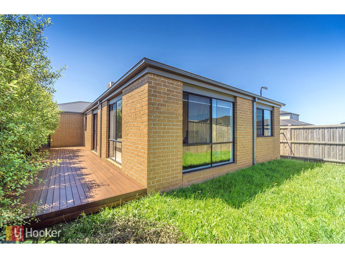 32 Hollington Drive, Mickleham VIC 3064, Image 1