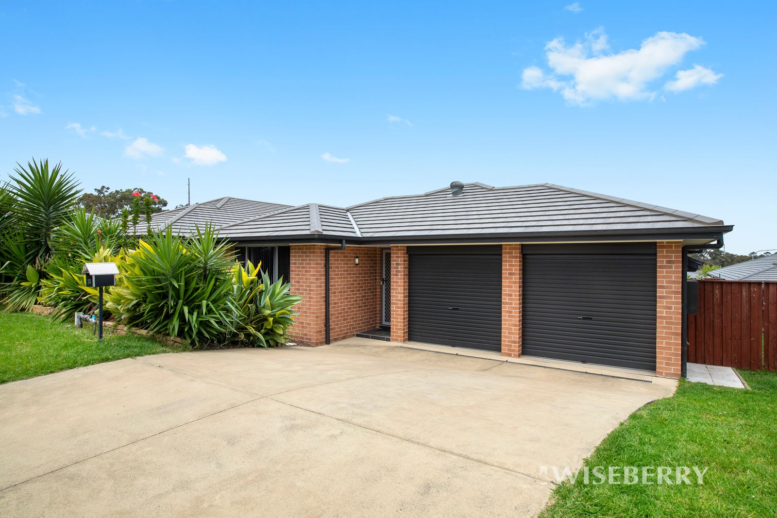 35 Menindee Avenue, Blue Haven NSW 2262, Image 0