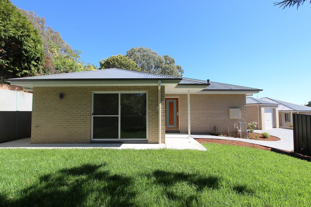 3 bedrooms Villa in 12b Isaacs St BATHURST NSW, 2795