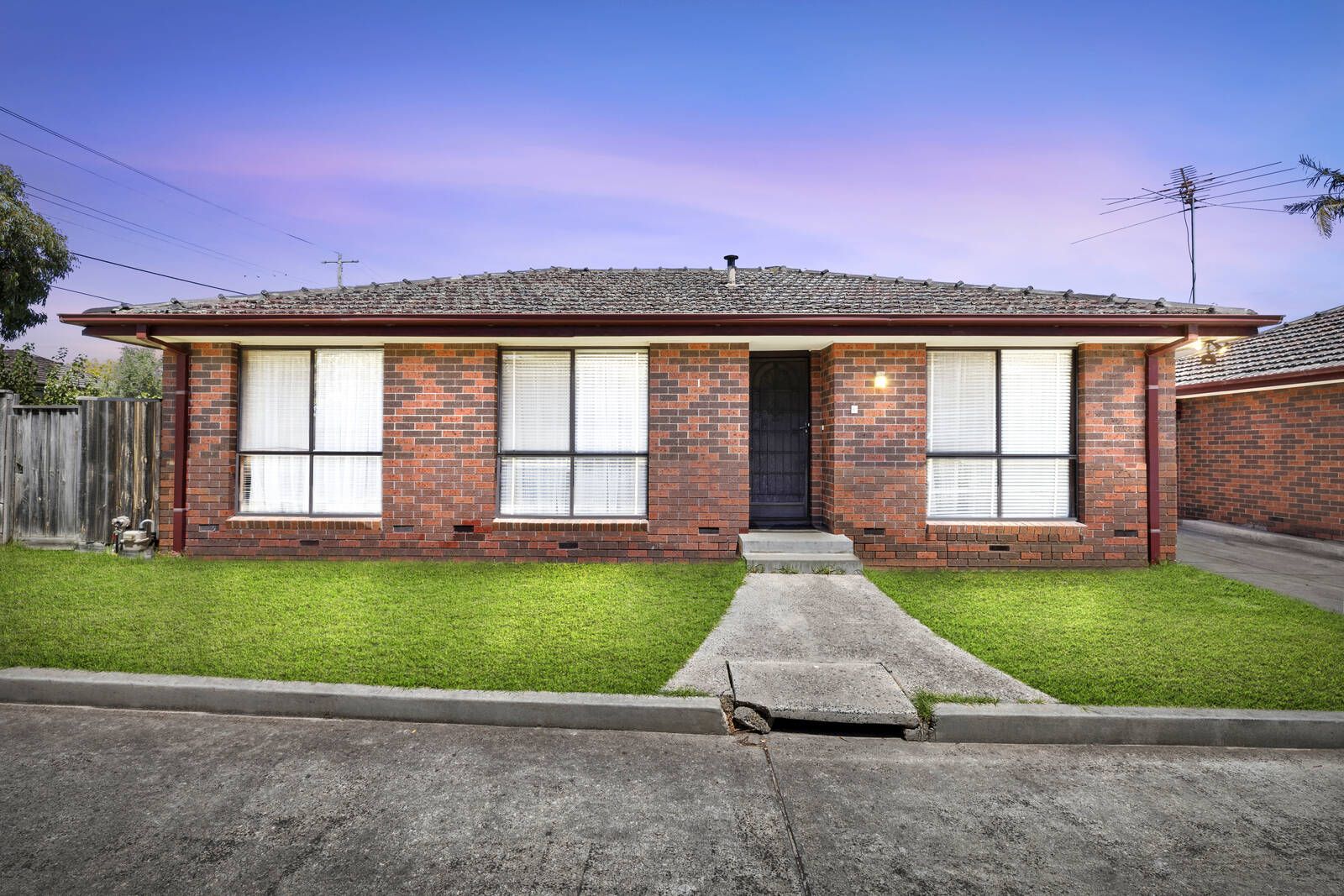 2 bedrooms Apartment / Unit / Flat in 1/3 Golf Road OAKLEIGH SOUTH VIC, 3167