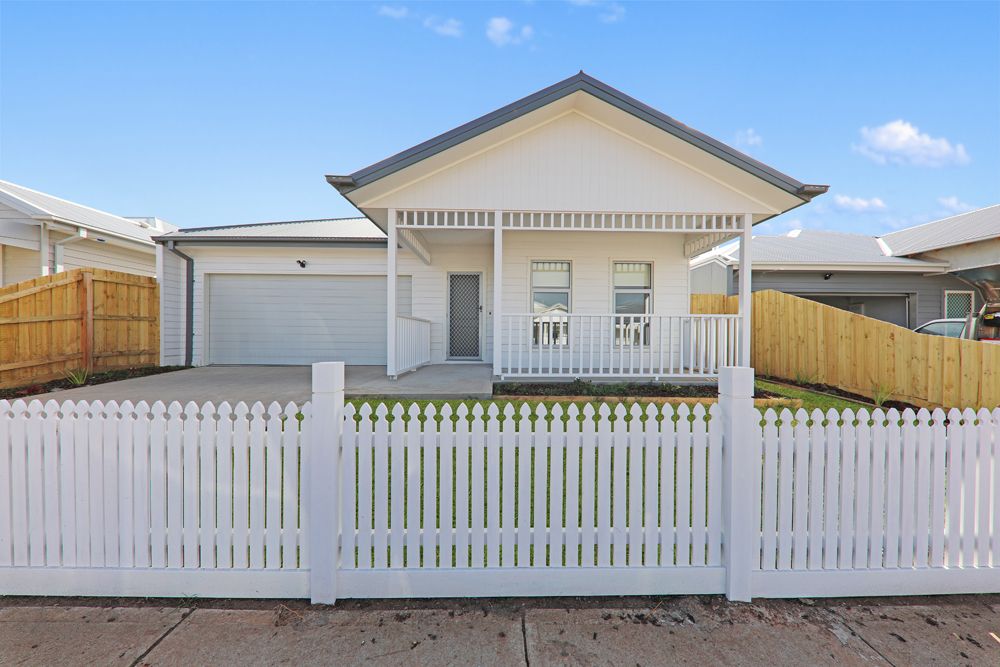 4 bedrooms House in 4 Crowlands Circuit EYNESBURY VIC, 3338
