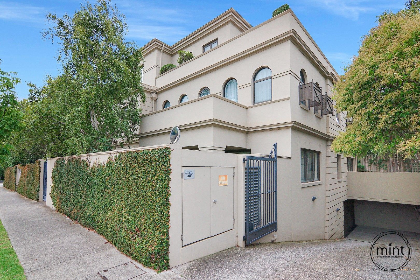 3 bedrooms Apartment / Unit / Flat in 1/676 Toorak Road MALVERN VIC, 3144