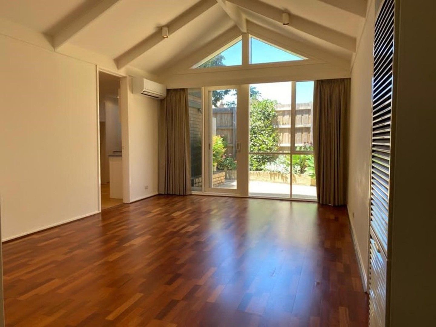 2 bedrooms Apartment / Unit / Flat in 10/69 Wattle Rd HAWTHORN VIC, 3122
