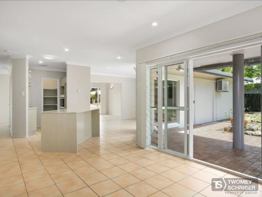 4 bedrooms House in 6 Baronia Crescent HOLLOWAYS BEACH QLD, 4878