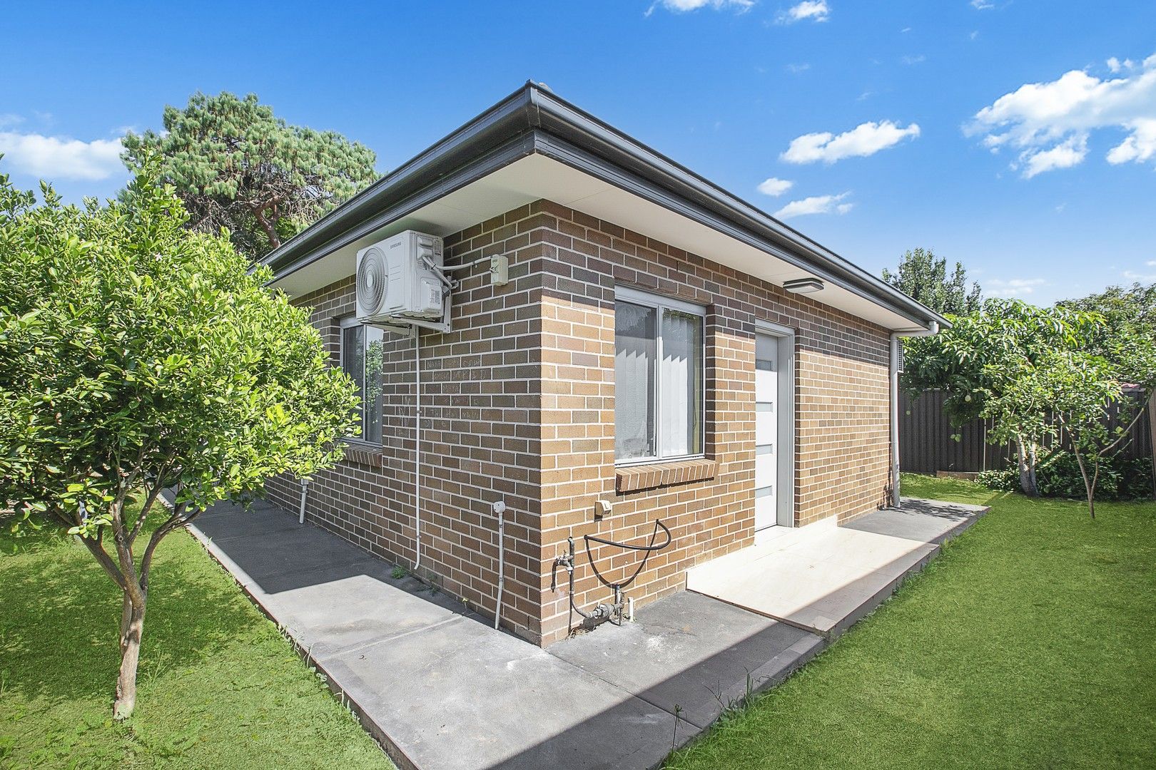 2 bedrooms House in 28b Moir Street SMITHFIELD NSW, 2164