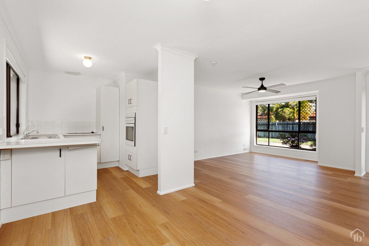 3 bedrooms Duplex in 2/7 Cassia Crescent BANORA POINT NSW, 2486