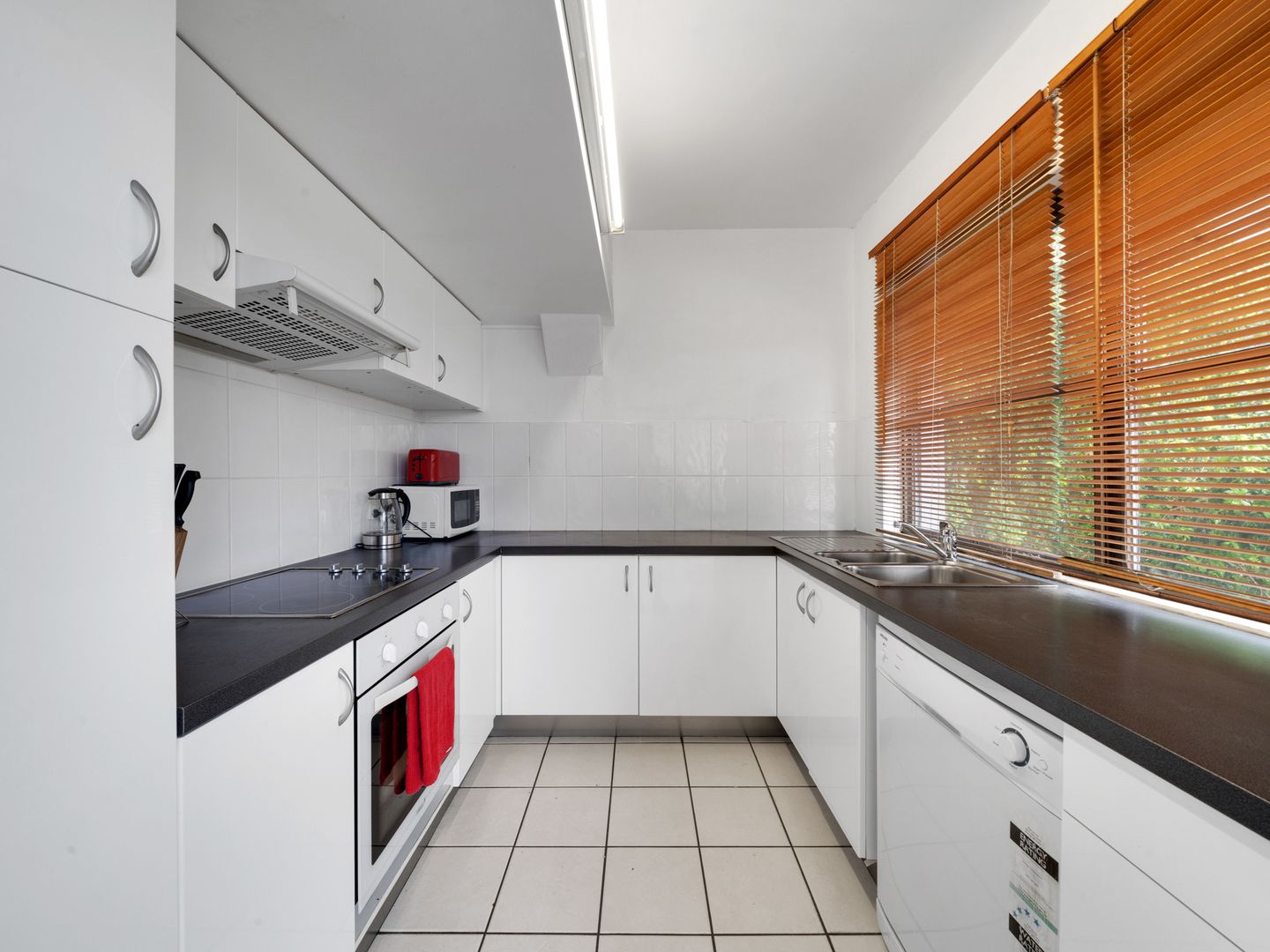 Unit 1/280 Sir Fred Schonell Dr, St Lucia QLD 4067, Image 2