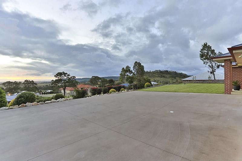 5 McClevertys Court, COTSWOLD HILLS QLD 4350, Image 1