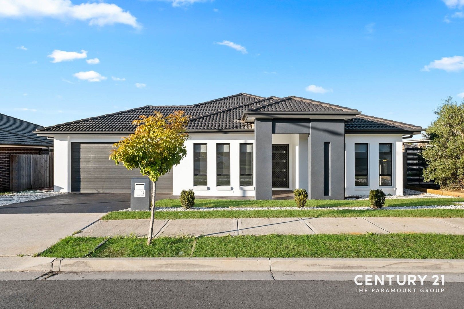 4 bedrooms House in 13 Atlee Street ORAN PARK NSW, 2570