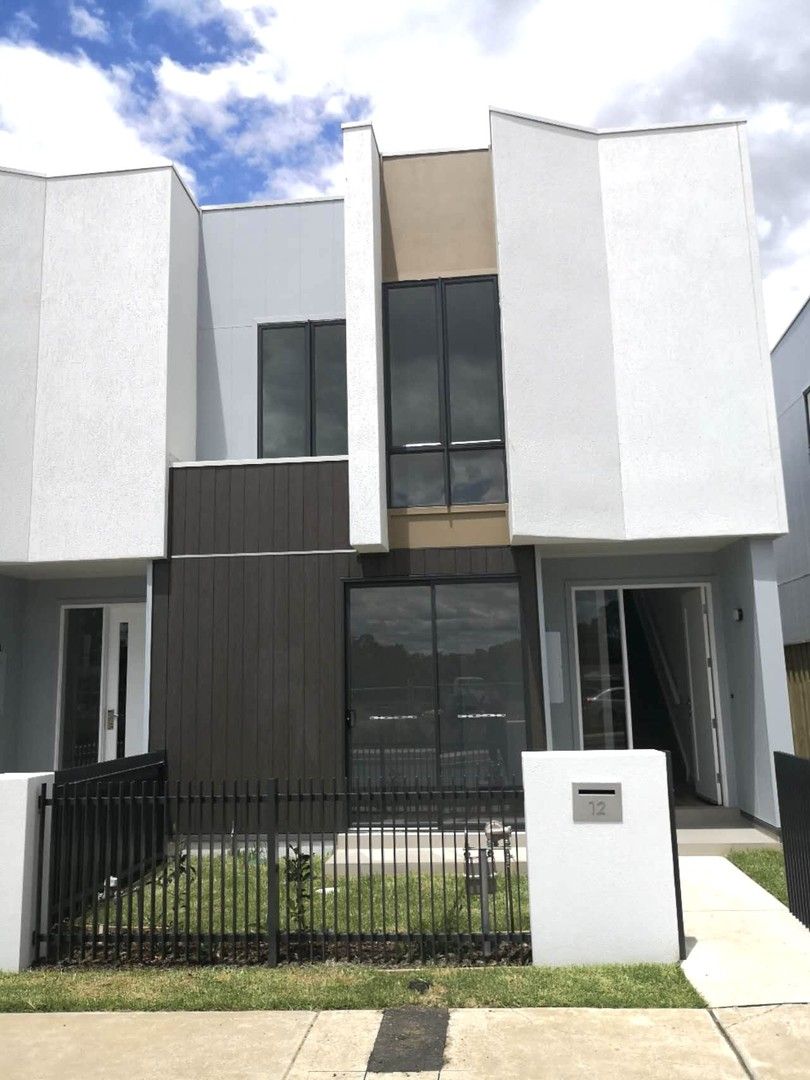 4 bedrooms Townhouse in 12 Selale St AUSTRAL NSW, 2179