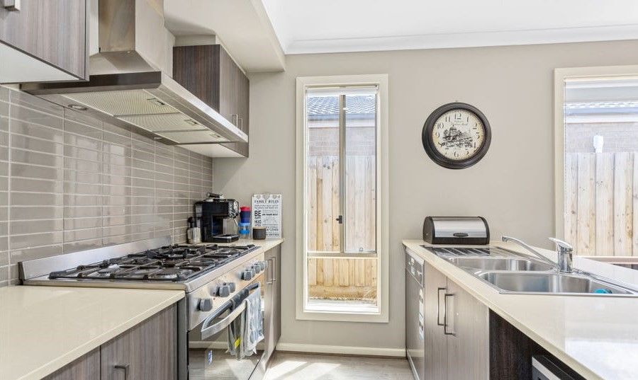 4 bedrooms House in 22 Pillar Road WYNDHAM VALE VIC, 3024