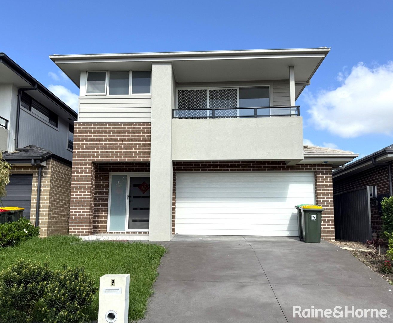 4 bedrooms House in 9 Neville Street ORAN PARK NSW, 2570
