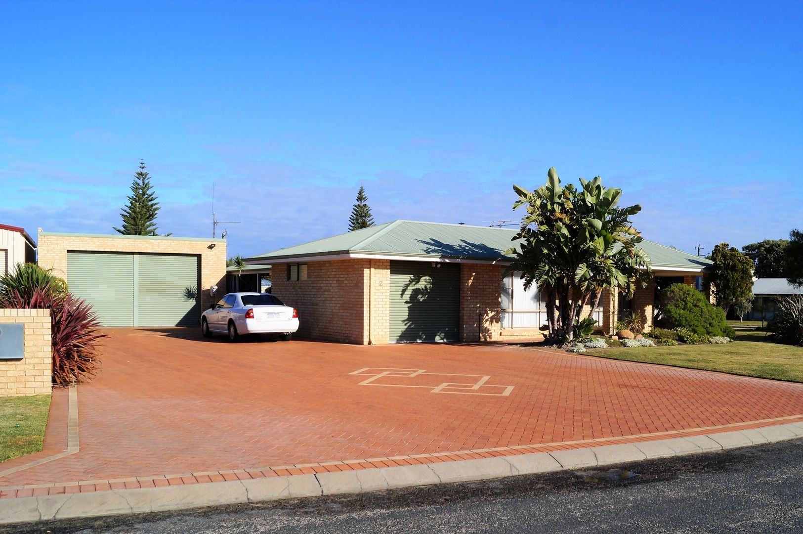 4 bedrooms House in 2 Craig Way LANCELIN WA, 6044