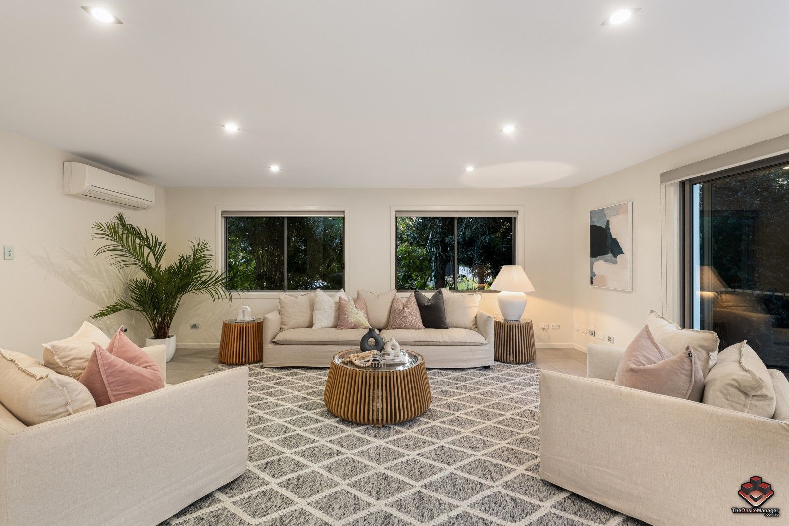 4 bedrooms House in  FIG TREE POCKET QLD, 4069