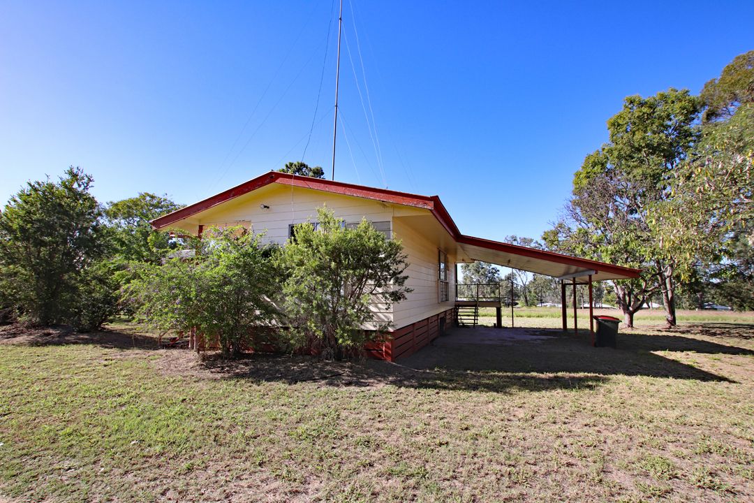 7 Davey Street, Moura QLD 4718 Domain