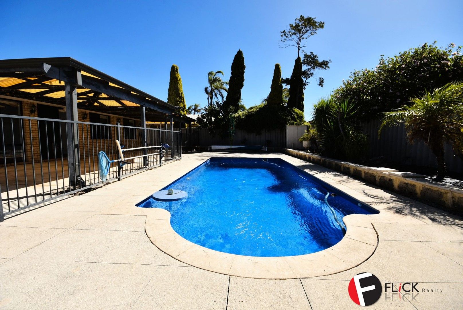 4 bedrooms House in 31 iandra Loop CARRAMAR WA, 6031