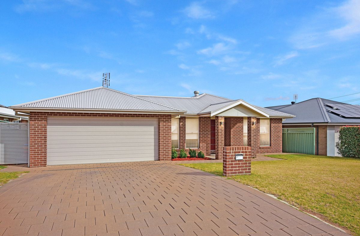 4 bedrooms House in 3 Brook Court DUBBO NSW, 2830