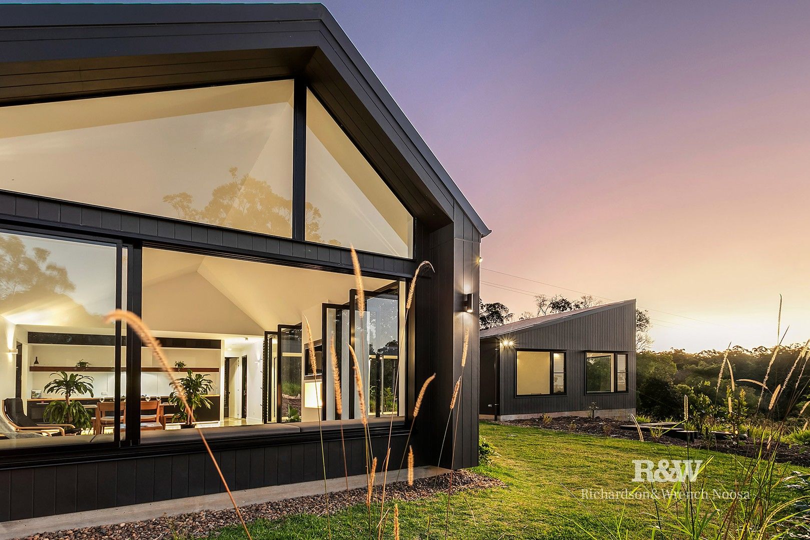 2 bedrooms House in 359 Old Tewantin Road LAKE MACDONALD QLD, 4563