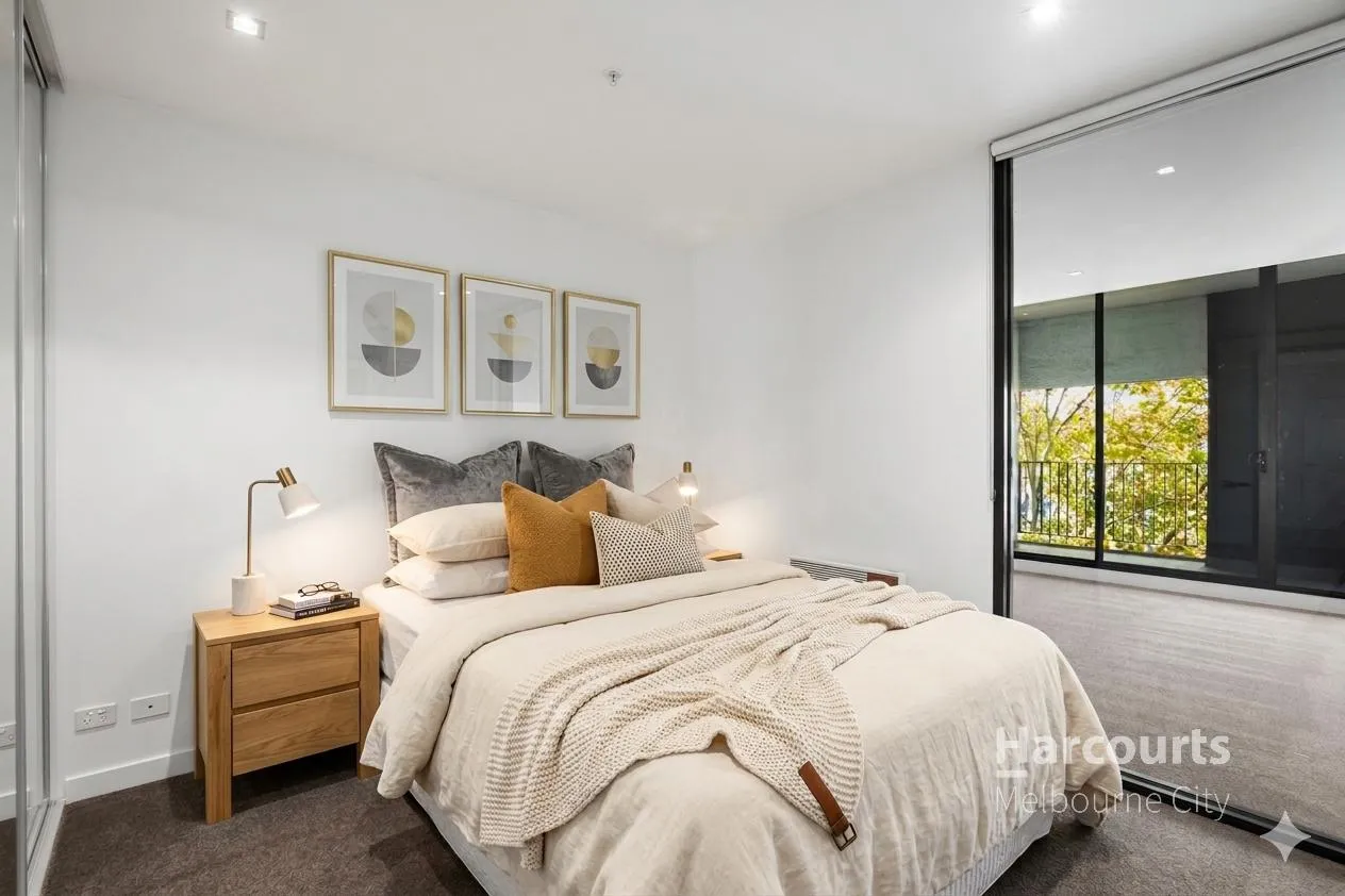 Enjoy St Kilda: Stylish, Updated Apartment with Parking! - View 5