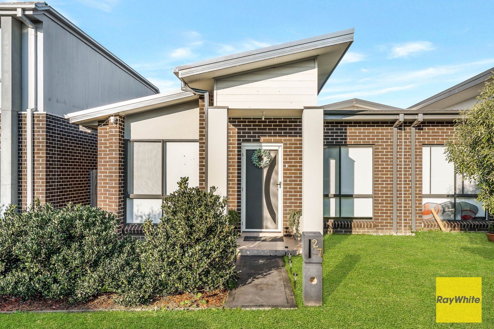 4 bedrooms House in 27 Connemara St AUSTRAL NSW, 2179