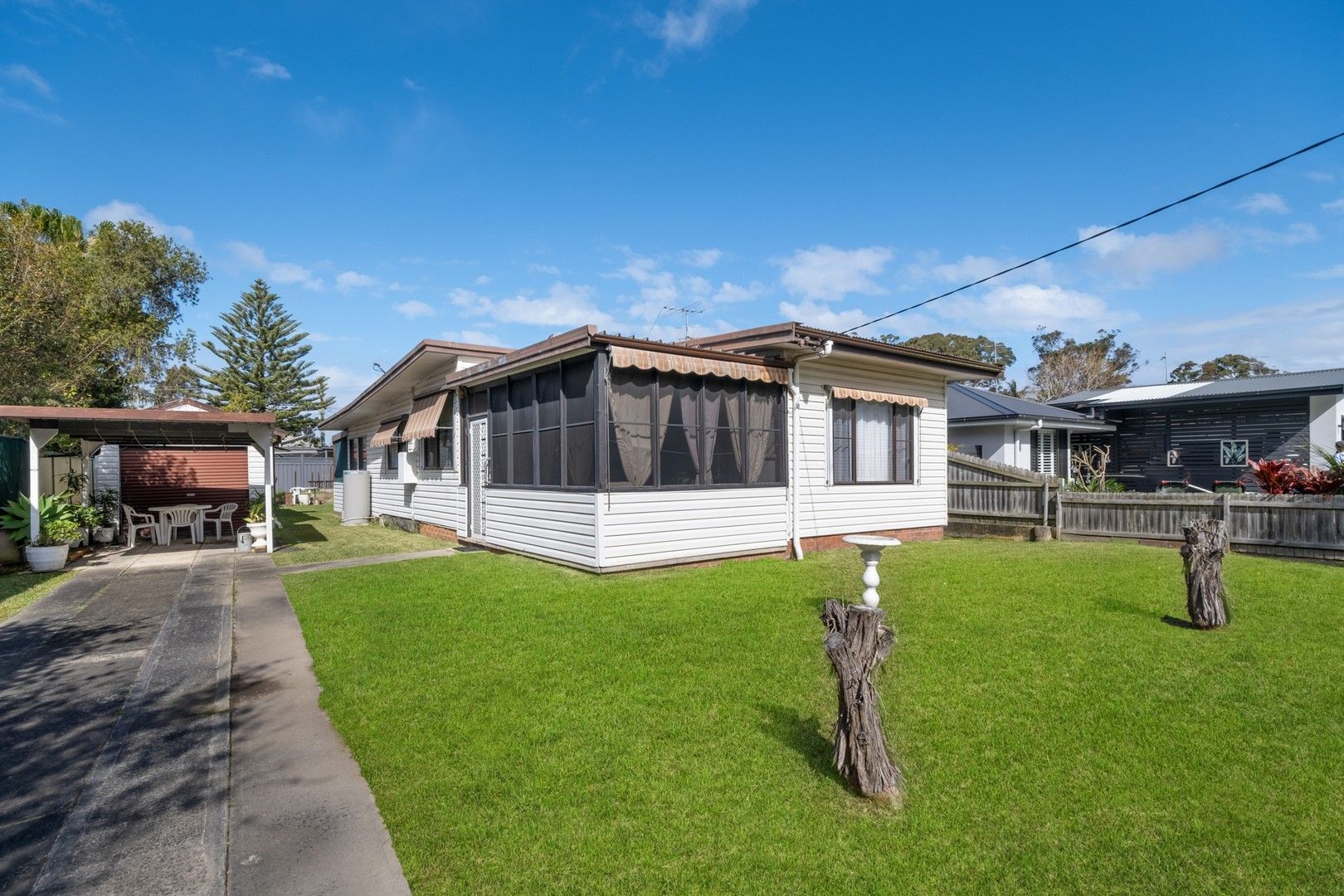 3 bedrooms House in 15 Laguna Parade BERKELEY VALE NSW, 2261