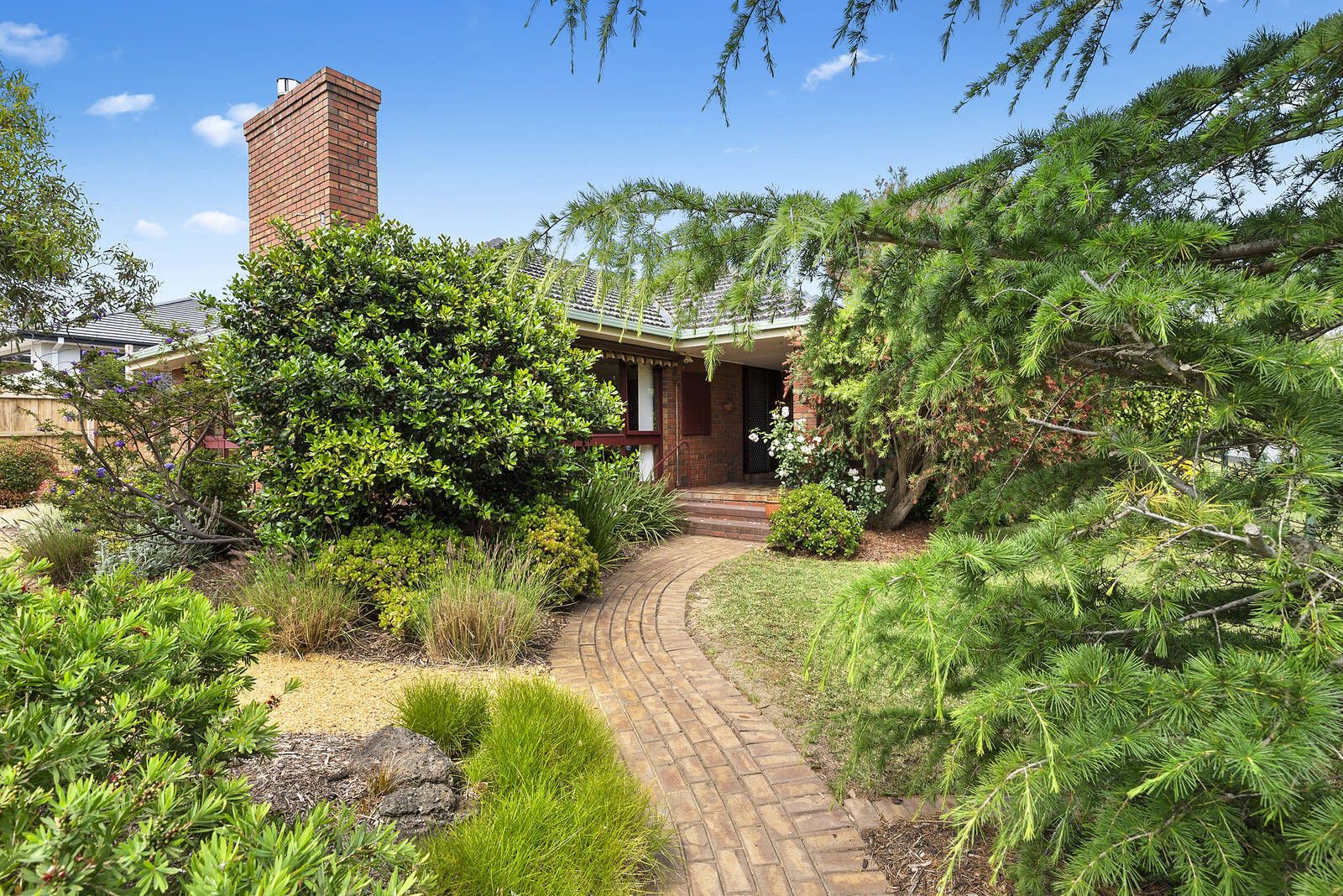4 bedrooms House in 2 Koetong Parade MOUNT ELIZA VIC, 3930