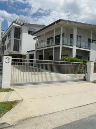 3 bedrooms House in 1/3 MacDonnell Rd MARGATE QLD, 4019