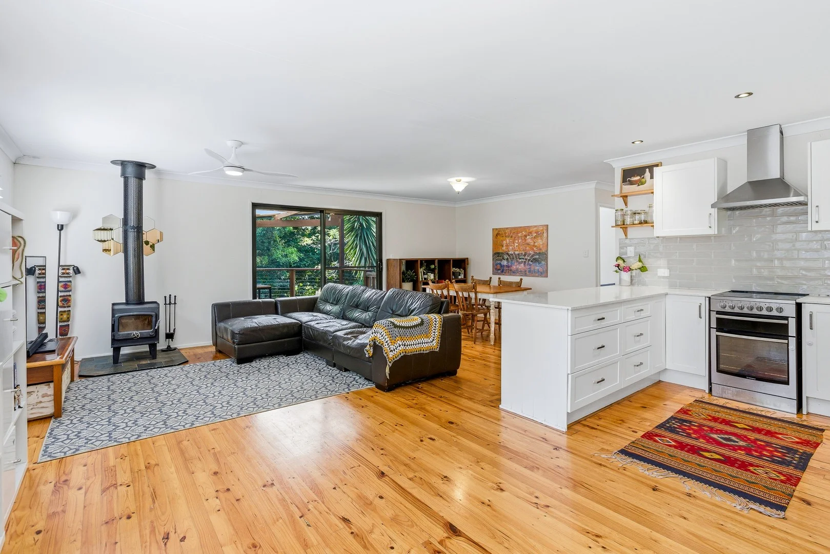 17 Stradbroke Avenue, Tamborine Mountain QLD 4272