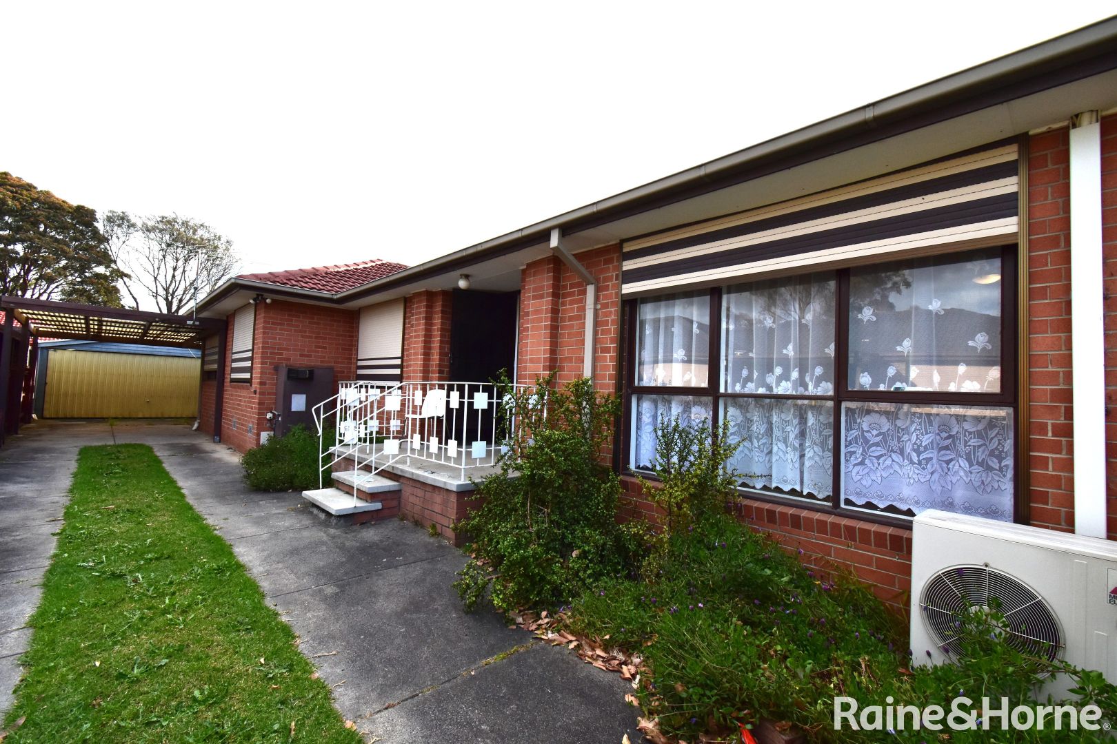 16 Folkestone Crescent, Springvale South VIC 3172 House For Rent