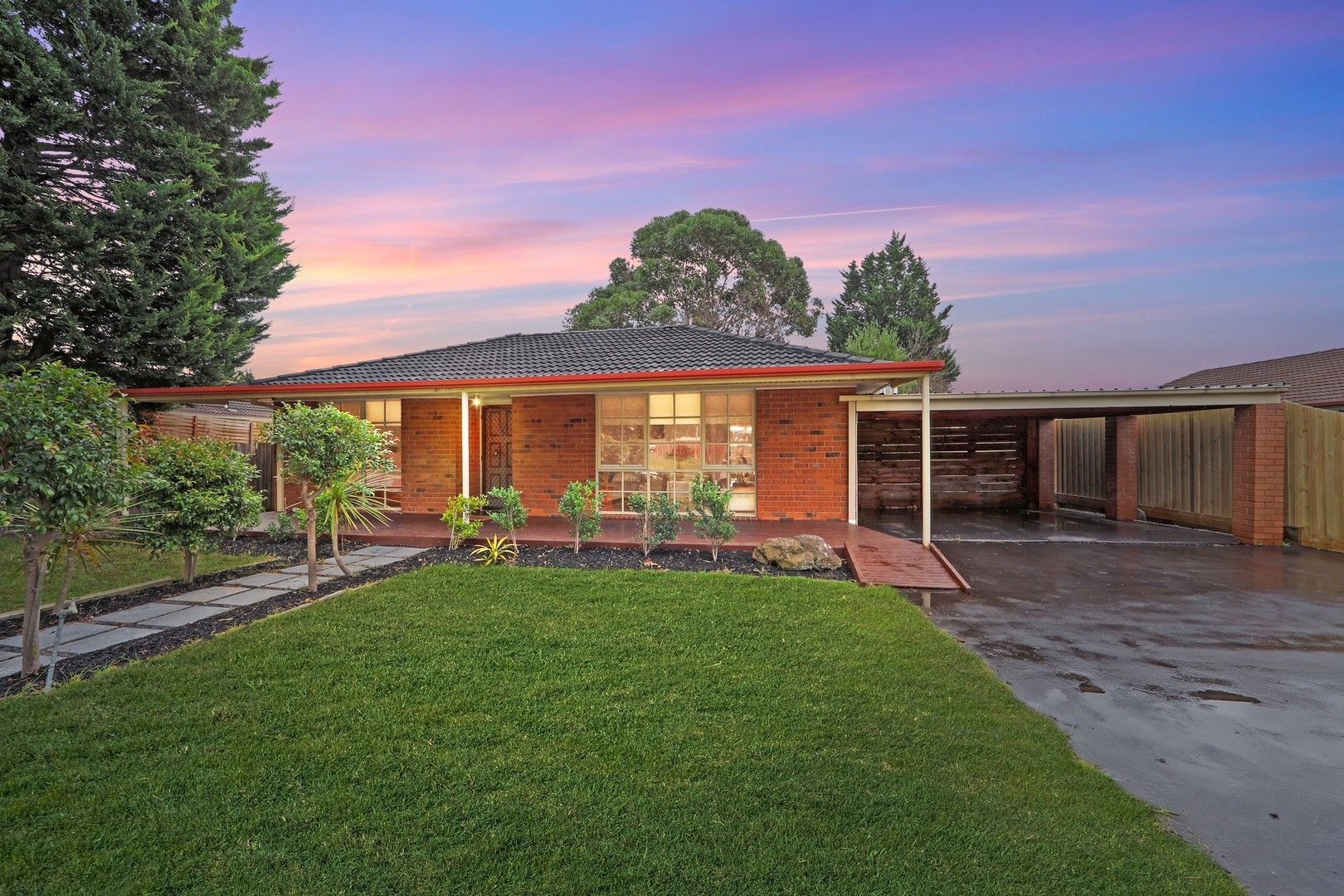 3 bedrooms House in 314 Dandelion Drive ROWVILLE VIC, 3178