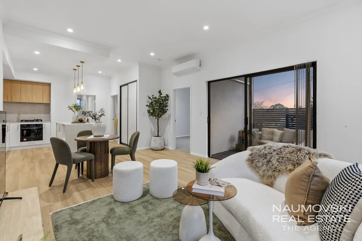MODERN LUXURY MEETS LIFESTYLE CONVENIENCE! - View 4