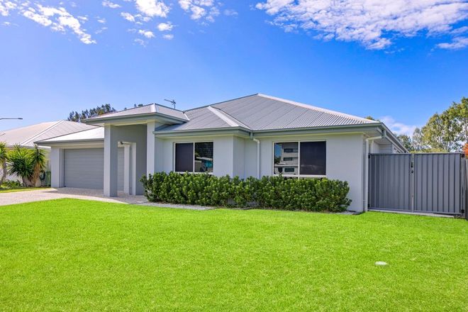 Picture of 3 Wilshire Place, PELICAN WATERS QLD 4551