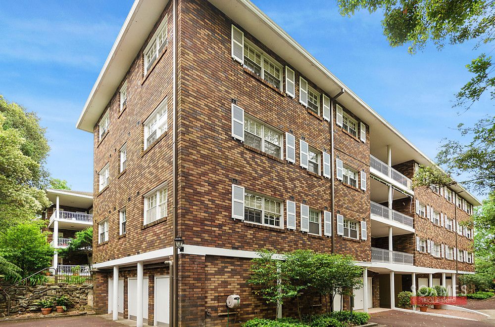 3 bedrooms Apartment / Unit / Flat in 1/6 Coonanbarra Road WAHROONGA NSW, 2076