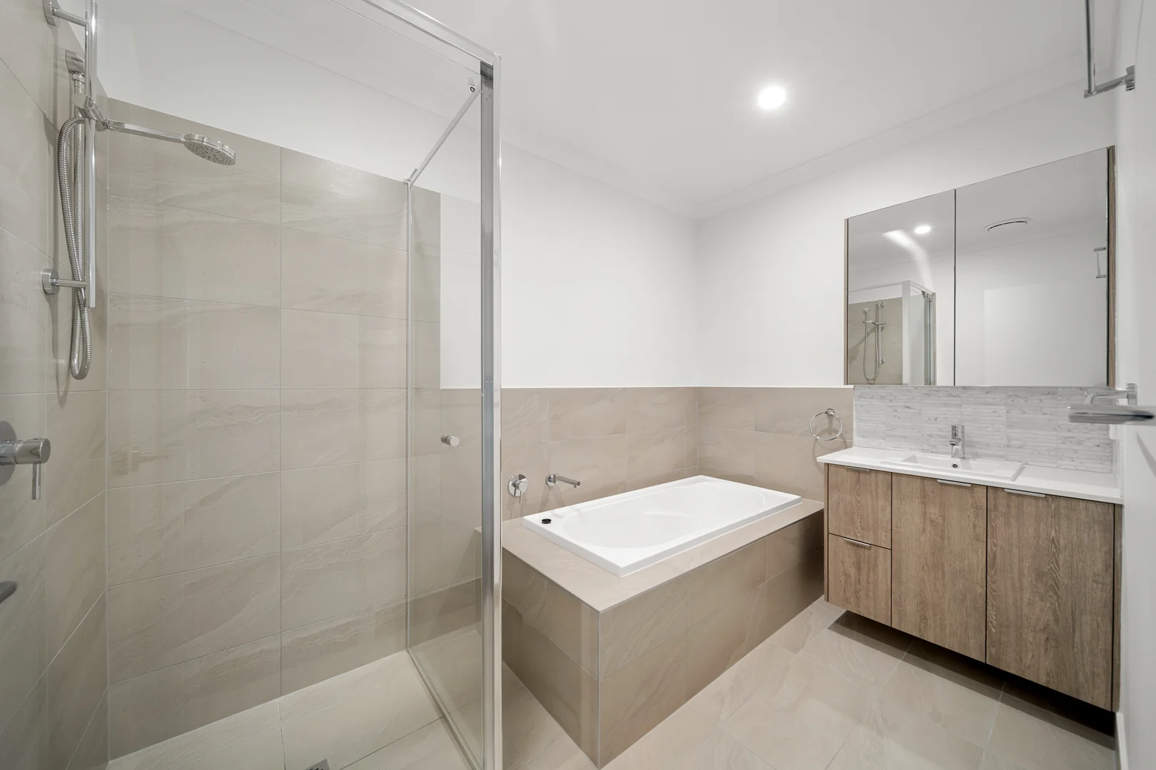 Additional image 6 of 27/2 College Court, Little Mountain QLD 4551