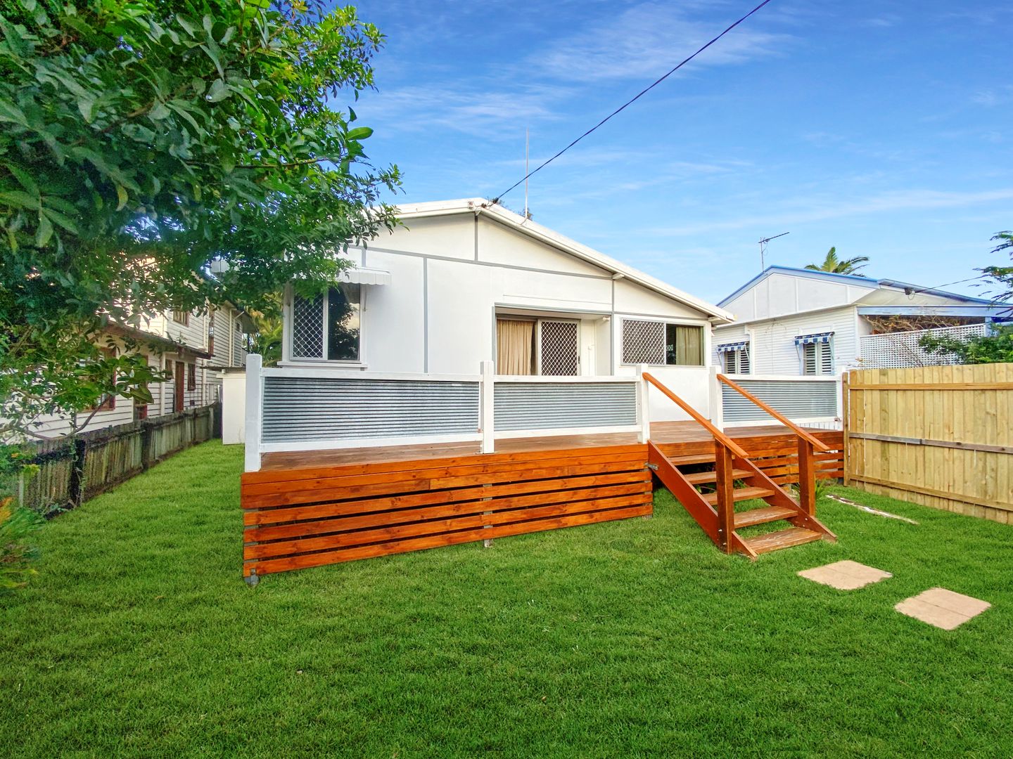 3 bedrooms House in 127 Landsborough Parade GOLDEN BEACH QLD, 4551