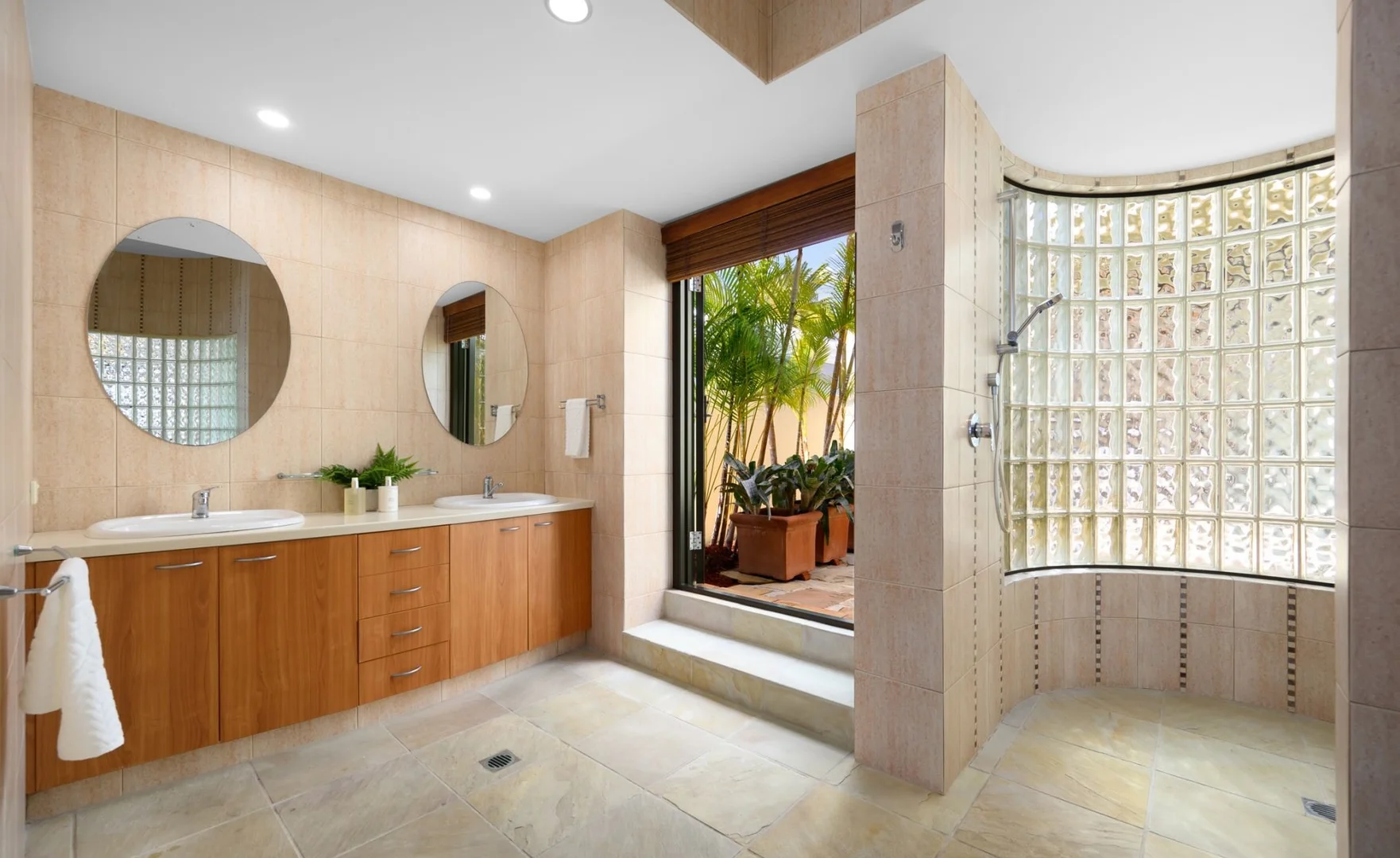 Additional image 7 of 9 Queen Guineveres Place, Paradise Point QLD 4216