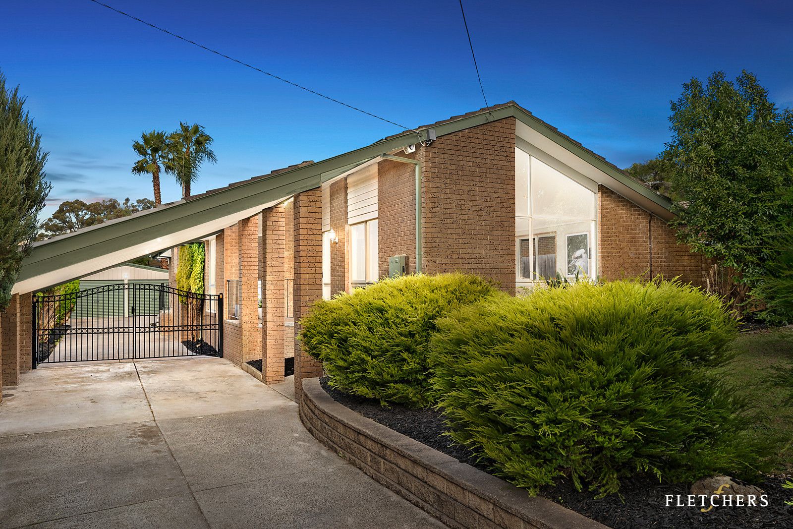 4 bedrooms House in 115 Narr-Maen Drive CROYDON HILLS VIC, 3136