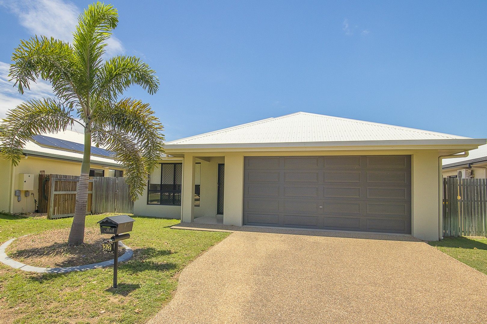 4 bedrooms House in 22 Lochern Way BUSHLAND BEACH QLD, 4818