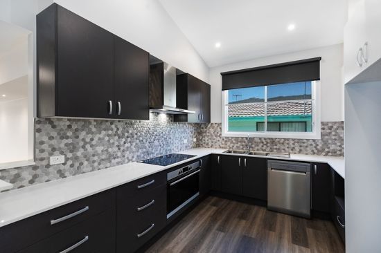 4 bedrooms House in 10 Laguna BERKELEY VALE NSW, 2261