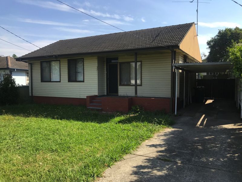 3 bedrooms House in 35 The Crescent MARAYONG NSW, 2148