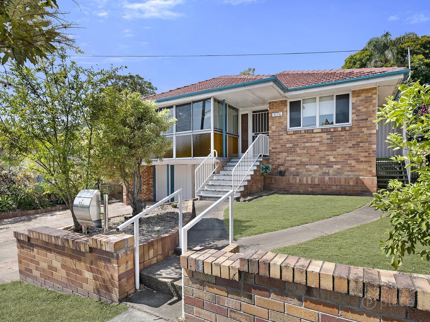 4 bedrooms House in 574 Cavendish Road COORPAROO QLD, 4151