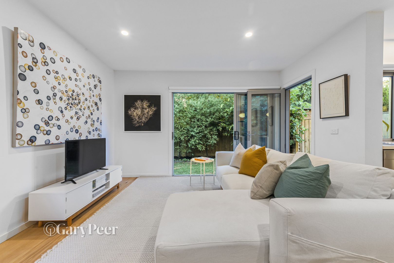 21 Myrtle Street, St Kilda East VIC 3183, Image 2