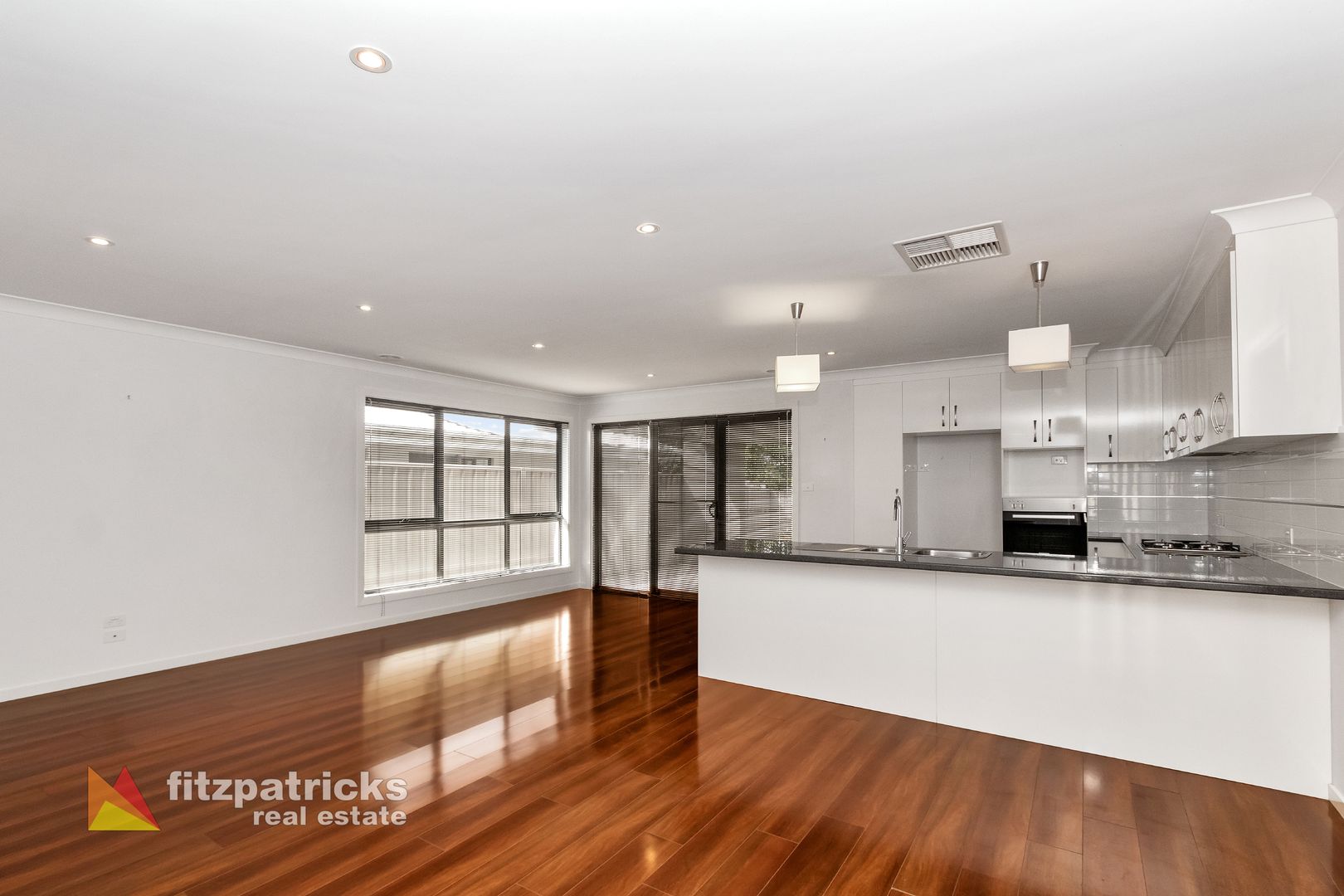 7/124 Mima Street, Glenfield Park NSW 2650, Image 2