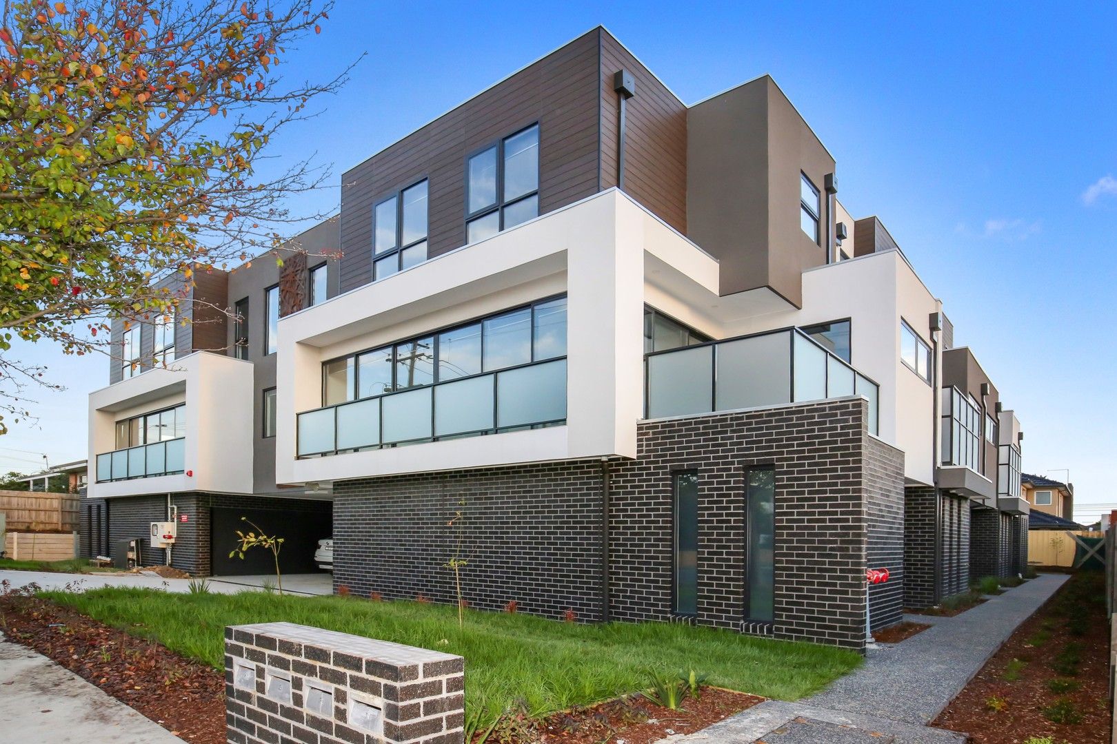 3 bedrooms Townhouse in 1/114-116 Manningham Road BULLEEN VIC, 3105