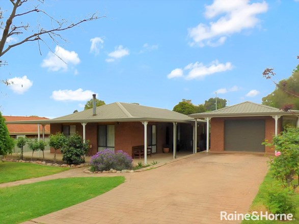 34 Pineview Circuit, Young NSW 2594
