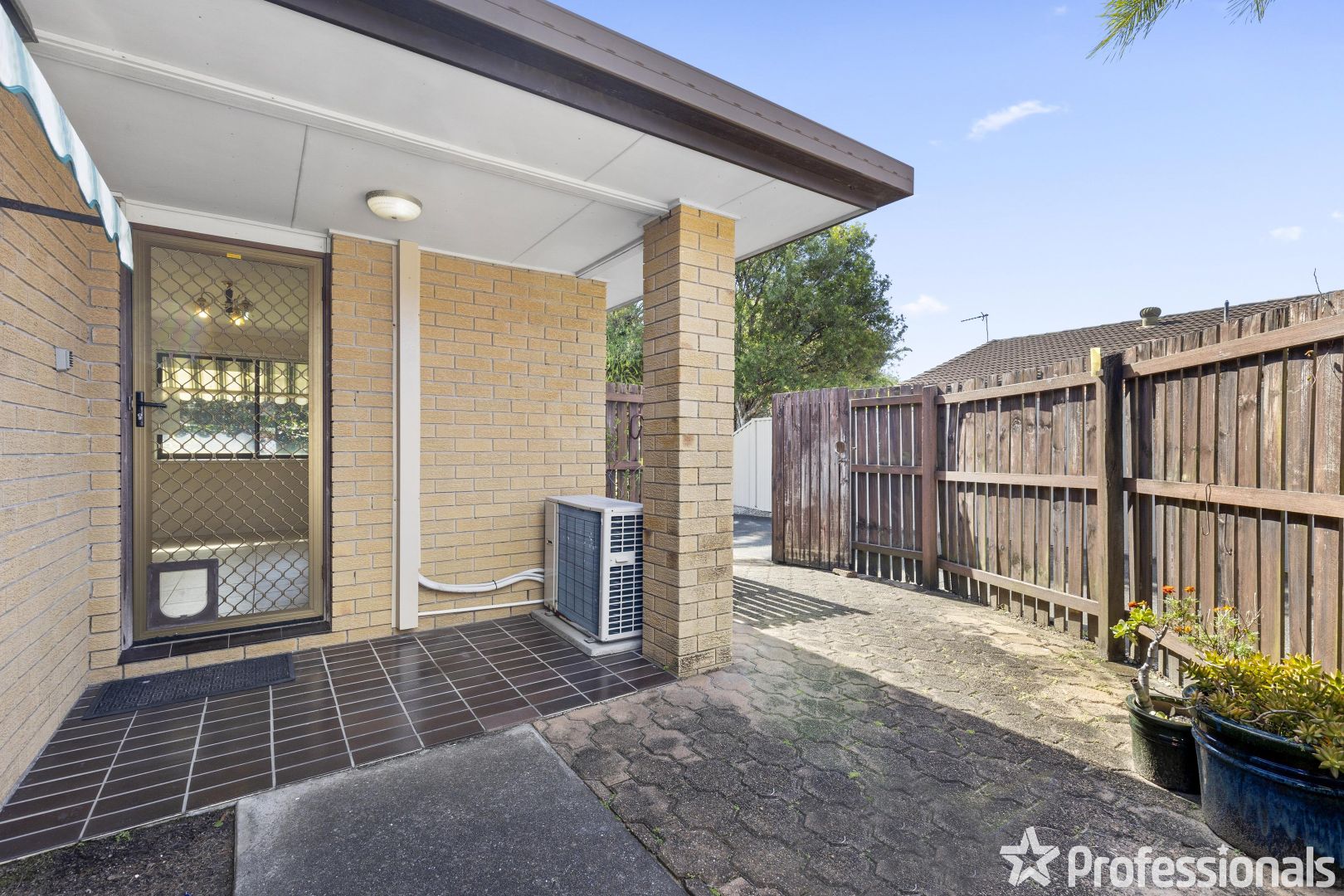 1/108 Christine Avenue, Burleigh Waters QLD 4220, Image 2