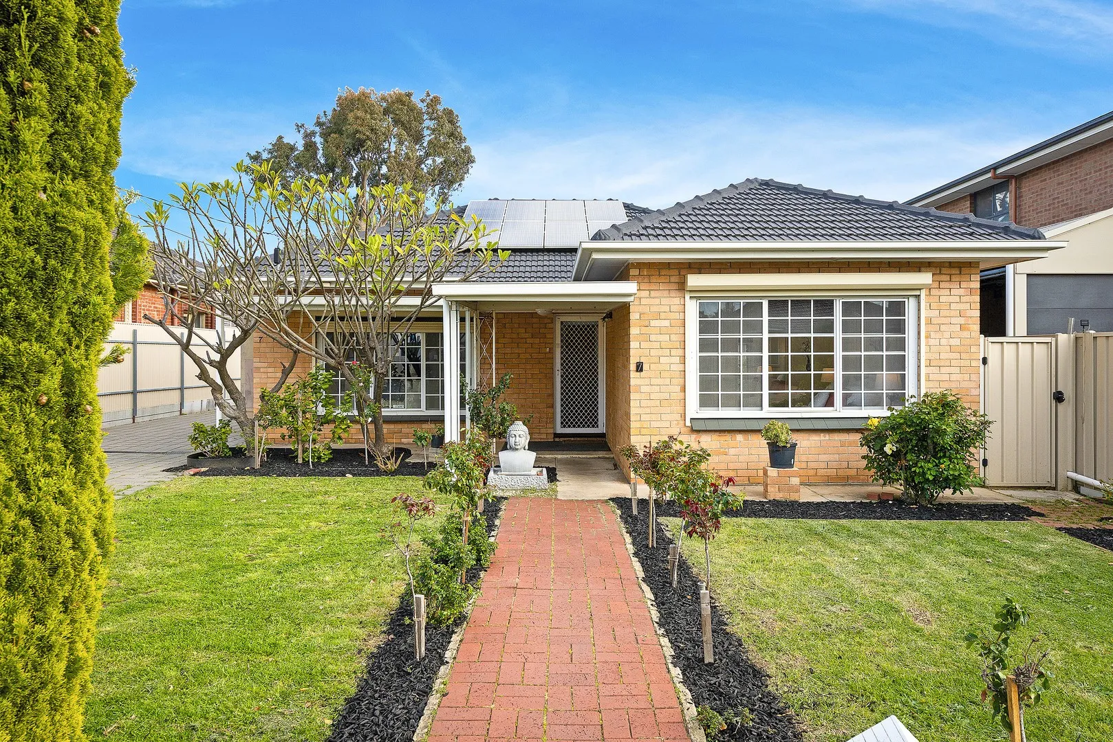 Luxury Living in a Lifestyle Location with SOLAR !